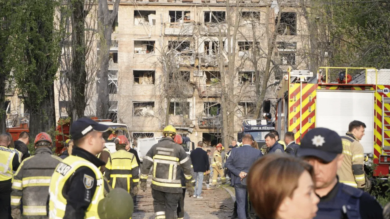 В Святошинском районе Киева минутой молчания почтили память погибших