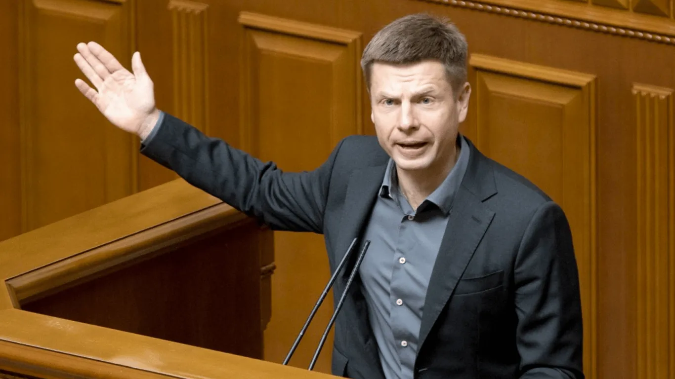 США призупинили продаж зброї Україні, — Гончаренко