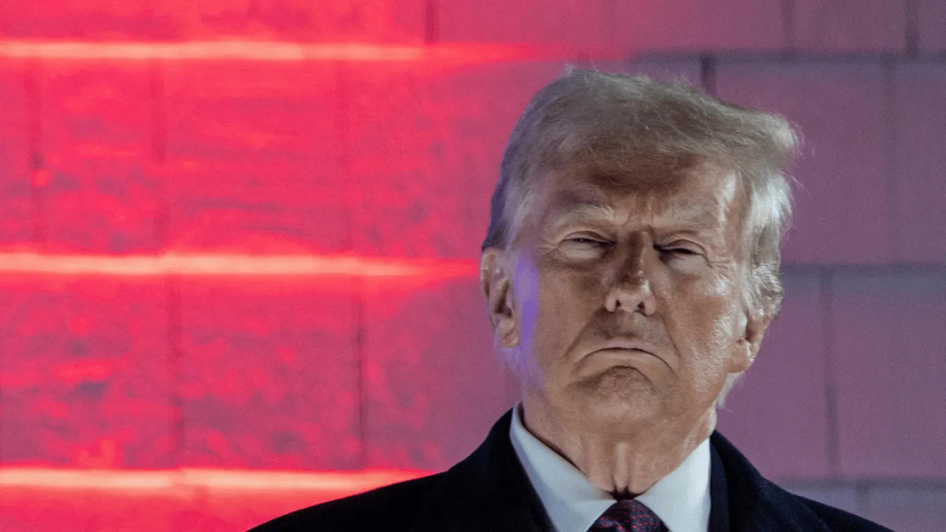 Трамп в виде Будды — китайский скульптор создал фигуру