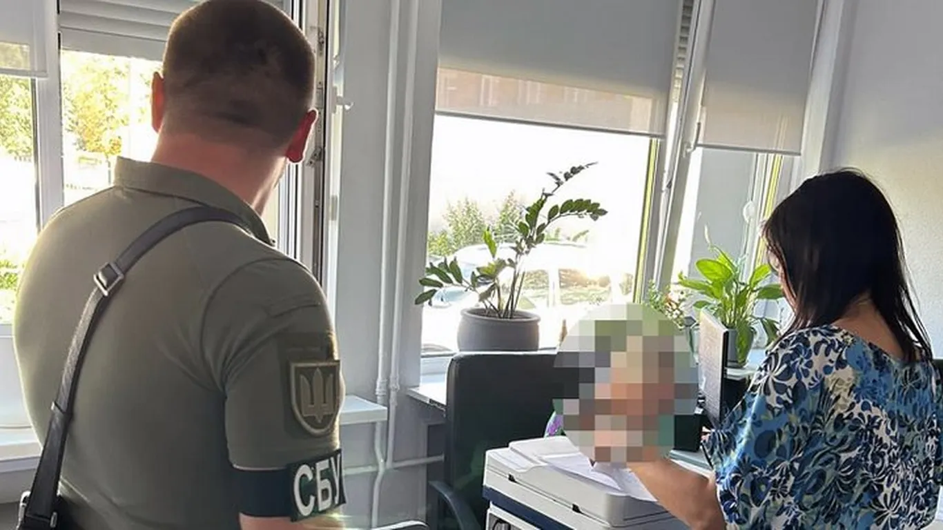 Покупала овощерезки для бомбоубежищ — чиновницу киевской РГА отстранили от работы