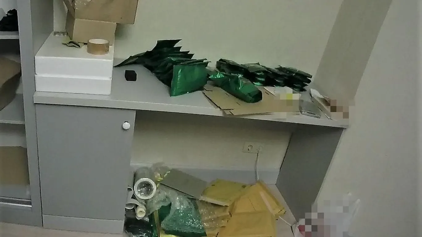 Кокаїн поштою – чоловік замовляв наркотики з Перу додому під Київ