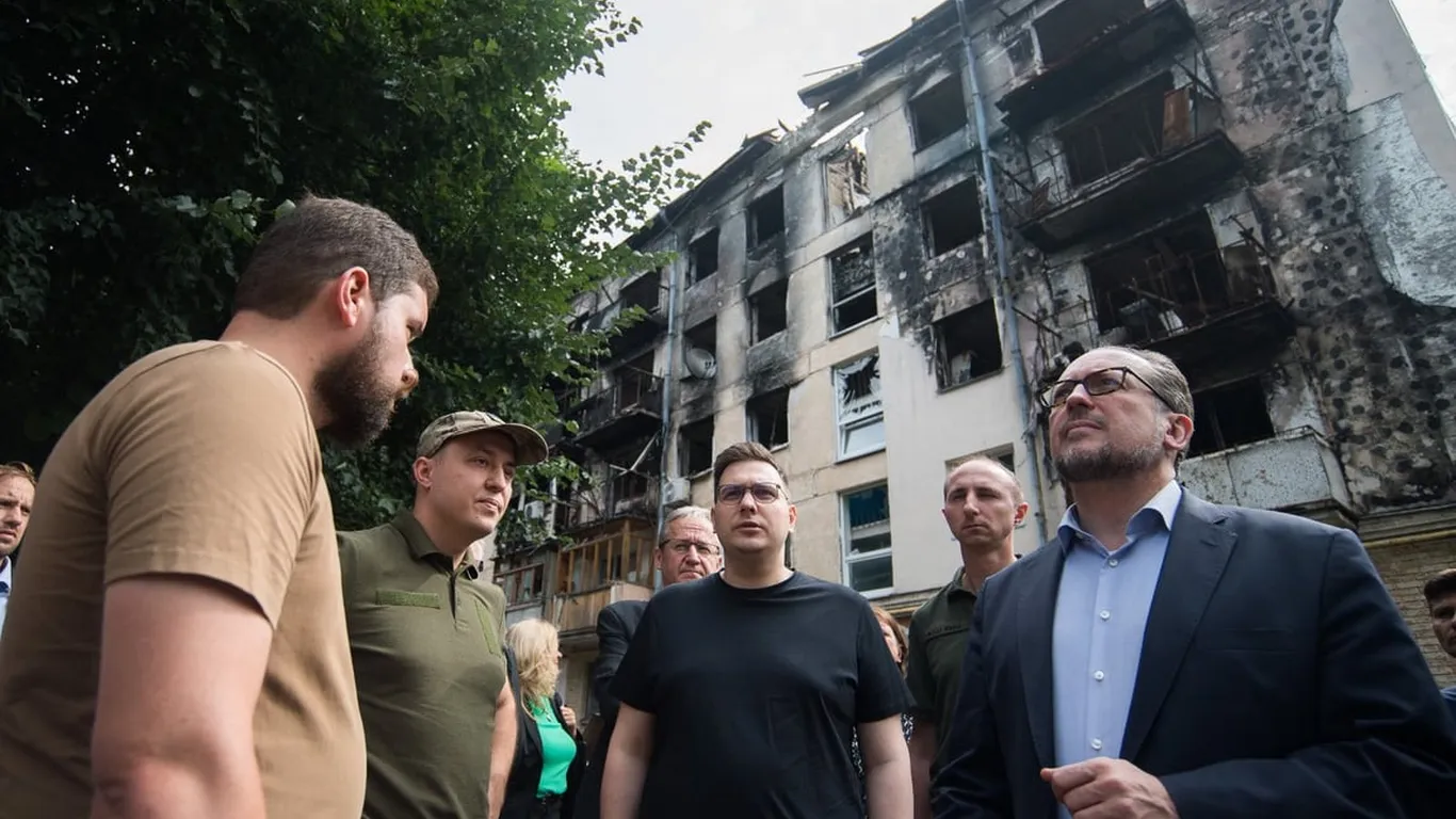 В Киев прибыли главы МИД Австрии и Чехии.